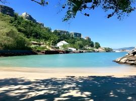 PORTO REAL RESORT - APARTAMENTO VISTA MAR EM CONDOMÍNIO COM PRAIA PRIVATIVA, hotel in Mangaratiba