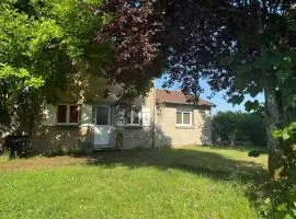 Maison familiale à Fresselines, jardin, rivière