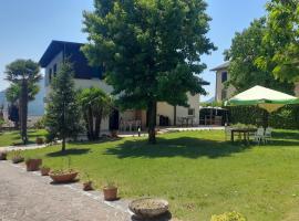 Villa Sara - Lake view, Garden & Private Parking, Hotel in Lecco