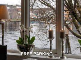 Stylish apartment with beautiful views of the river, beach nearby, alquiler vacacional en la playa en Kristiansand