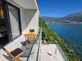 Azurno Pristaniste 1, hotel v destinaci Njivice