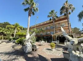 Hotel Happy Days