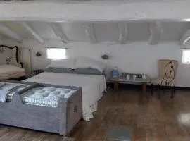 eremo artistico con hot tub idromassaggio e sala giochi