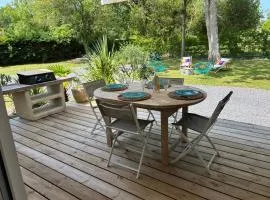 Agréable Maison 2 chambres 4 pers ,grand jardin,terrasses bois,plancha,ping pong,2 vélos mixtes 1 vélo enfant,à 800 m de la plage et du port de Navarrosse accessible par chemin sans voiture