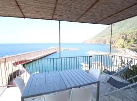 Casa Uva, sul porto di Malfa