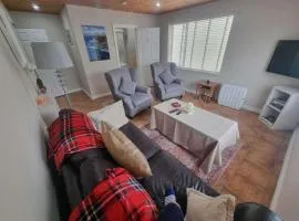 Oyster Hideaway - 1 Bedroom Apartment - Sleeps 2