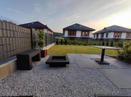 Apartamenty w Sercu Sosnówki, hotel in Sosnówka