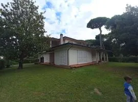 VILLA in VERSILIA vicino al Mare