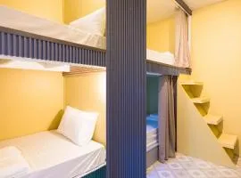 113 Yellow House Hostel