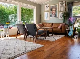 Sunny, Family-Friendly Near Zoo & Local Beaches