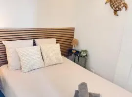 PORT DE HYERES - Appartement 40m2 - 4 personnes - place de PARKING