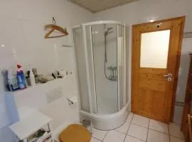 Gemütliches, einfaches Gästezimmer