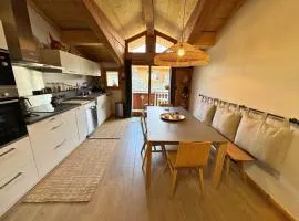 Charmante maison de village rénovée 4 pièces, 3 niveaux, 80m², 6 pers, à St Marcel, proche pistes ski. - FR-1-452-381