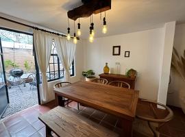 Comfort y Dise&ntilde;o cerca del Pueblo - 3 Recamaras, villa em Mazamitla