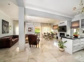 Evis coastal comfort house