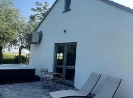 Landelijk gastenverblijf met jacuzzi en IR-sauna