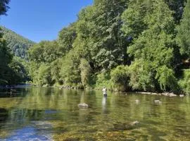 Casa en Parque Privado con Orilla en Río Liucura