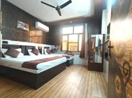 PARADISE VILLA "Lord Krishna's Goonj"