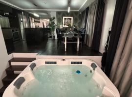 B&M Jacuzzi Rezidencija SELF CHECK - IN, hotel in Vilnius