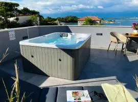 Dalmatia Nin Apartment with Private Jacuzzi