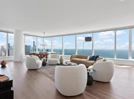 Lux Apts with Lake Views and Top Amenities