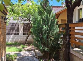 The Old Cherry House, hotel v mestu Razlog