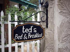 Ted's Bed and Breakfast, hotell med pool i Santa Cruz