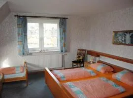 Ferienwohnung In Beliebtem Gästehaus Mit Fahrradverleih In Ländlicher Gegend