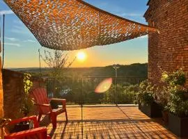 Designer townhouse with 2 stunning terraces