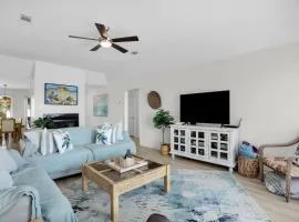 Crooked Palm - Marsh Views on Nautical Watch with pool access