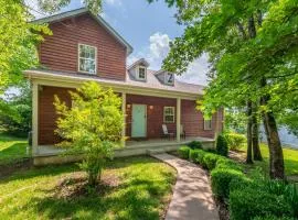 Hickory Hideaway with Communal Pool Access