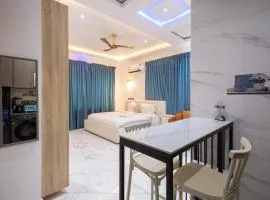 Luxe Studio Apartment, East Airport