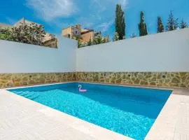 Maisonette with communal Pool in Qala