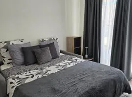Lovely 1 bedroom vacation home with free parking.
