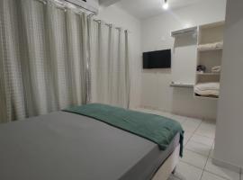 Apartamento em Cacoal - centro、カコアウの駐車場付きホテル