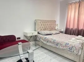 Nicely furnished 2 Bedroom Property Independent with Parking