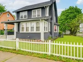 3 Mi to Nassau Coliseum Spacious Hempstead Home!
