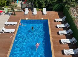 Green Cape Guest House, hotel v destinaci Makhinjauri