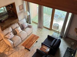 Top Floor Luxury, Sauna, Private Pool, Lake Bellaire Beach, 5 beds, 4 full bath, ski resort in Bellaire