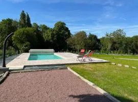 Gîte luxueux avec piscine, spa, jardin et équipements de loisirs à Sargé-lès-le-Mans - FR-1-410-437
