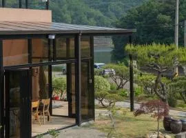 Cheonan Stay Daejeong Lake