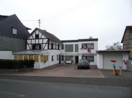 Historisches Fachwerkhaus, hotel com estacionamento em Reifferscheid