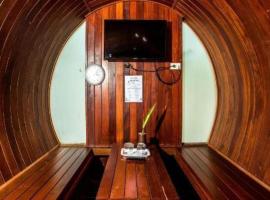 Prew Lom Chom Nam Resort, hotel v destinaci Si Racha