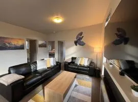 Spa, mountain views & a gas fireplace