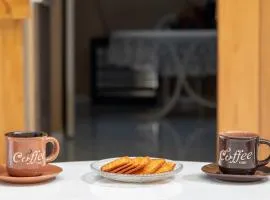 Traditional Stone House in Vouni, Quiet Stay with Courtyard & BBQ