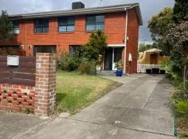 Home in Laverton 19 Minutes to Melbourne CBD