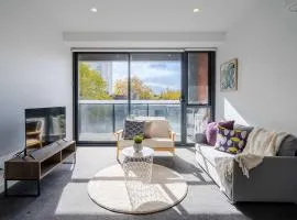 Cozy 1BR Apt Walk to Swinburne & Glenferrie Rd