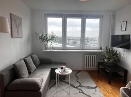 Bright and cozy 34m apartment near metro M2 and tram