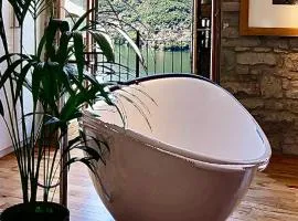 Romantic & Private Lake Como village house