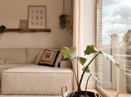 Ibiza LOFT MOLN, golfhotel in Kinrooi